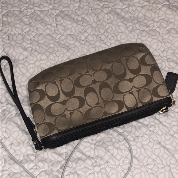 Coach clutch wristlet - Picture 3 of 4
